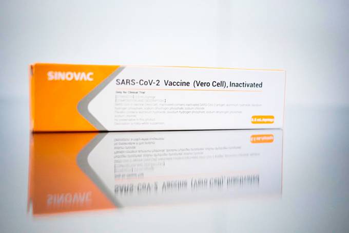 Coronavac: vacina está sendo testada em 9 mil pessoas no Brasil