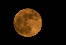 A Superlua de sangue no Pacífico.