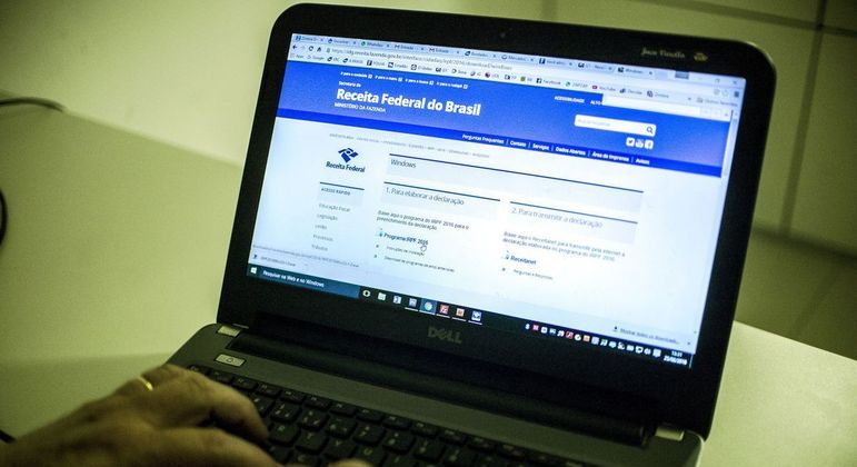 O governo também quer acabar com a alternativa de apuração anual dos resultados.