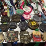 esperanca-martins-exibe-medalhas-conquistas-em-corridas-de-rua