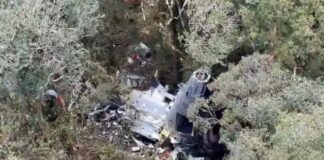 Bombeiros encontram helicóptero com corpo do cantor Rick